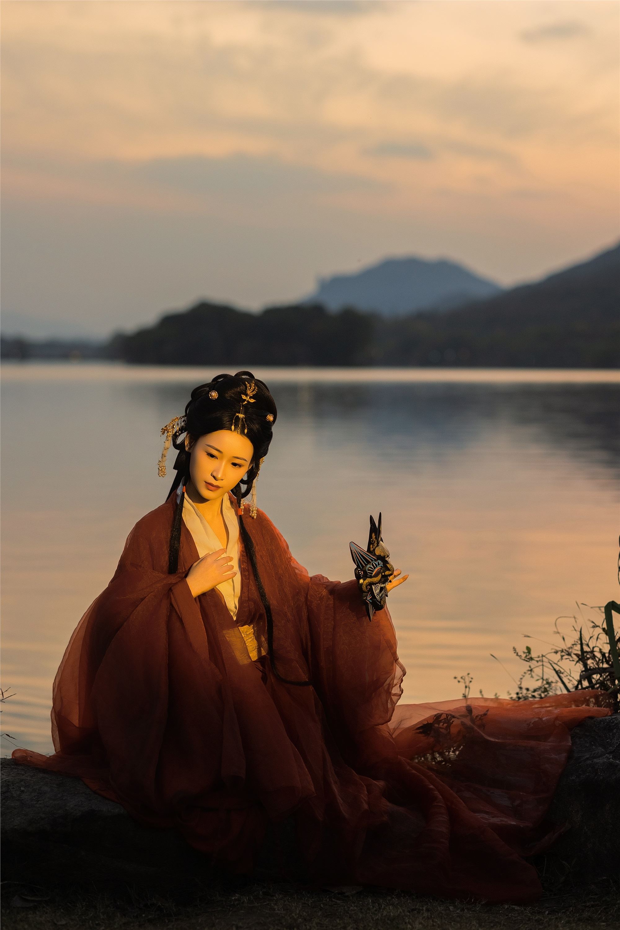 YITUYU艺图语 2025.01.27 落日熔金 江月月月